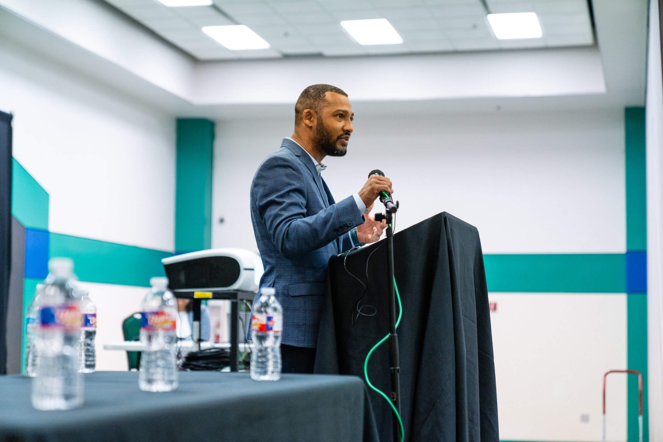 Jonathan Butler speaks at community outreach